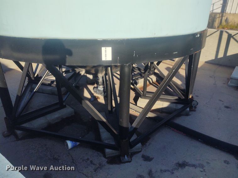 image for item FY9768 5,500 gallon storage tank
