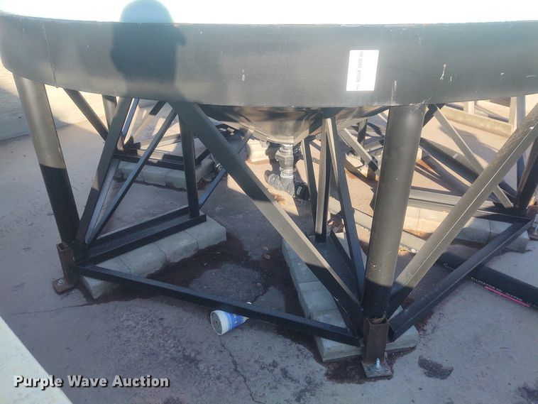 image for item FY9768 5,500 gallon storage tank