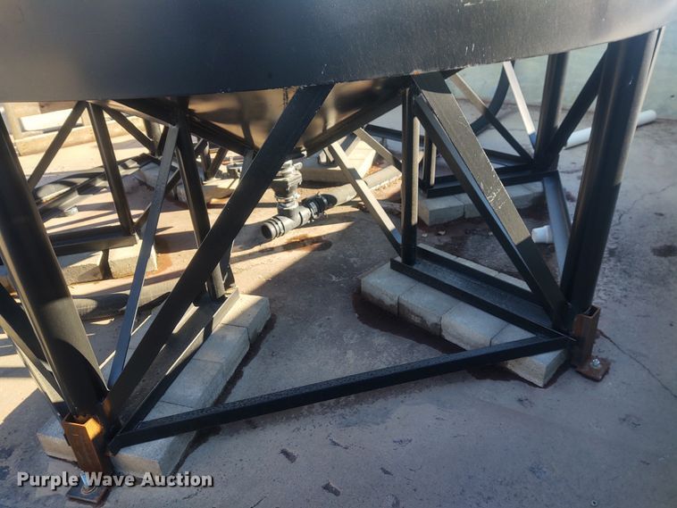 image for item FY9768 5,500 gallon storage tank