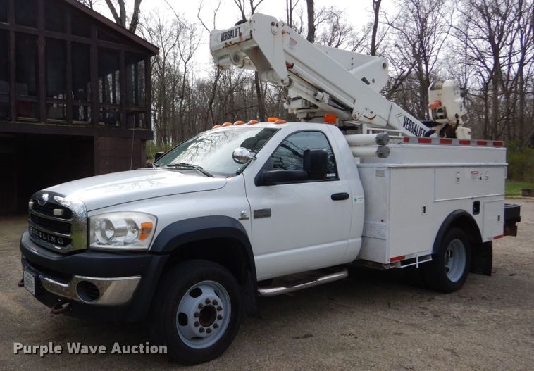 image for item GB9886 2008 Sterling 5500  bucket truck
