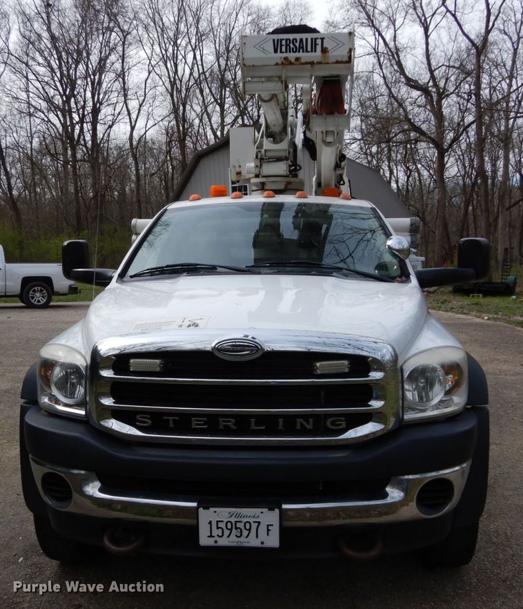 image for item GB9886 2008 Sterling 5500  bucket truck