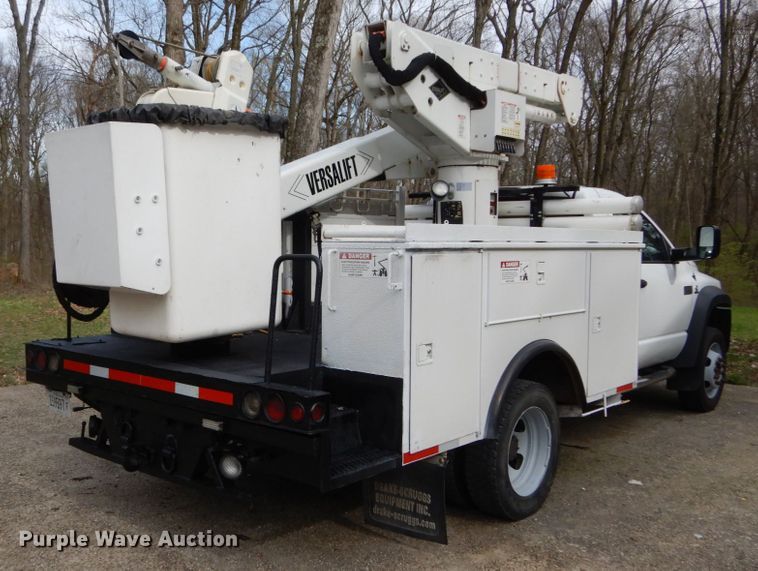 image for item GB9886 2008 Sterling 5500  bucket truck