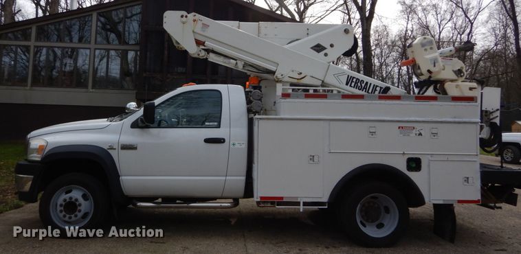 image for item GB9886 2008 Sterling 5500  bucket truck