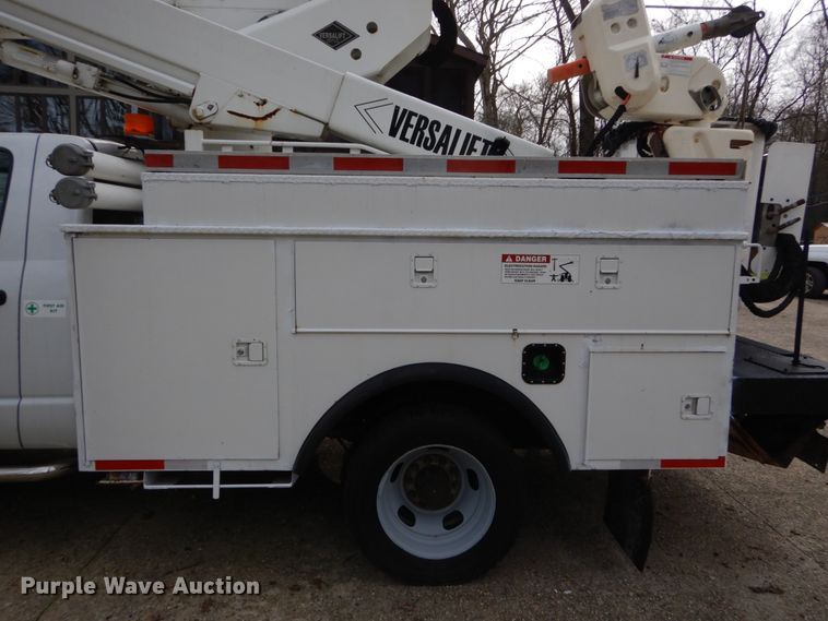 image for item GB9886 2008 Sterling 5500  bucket truck