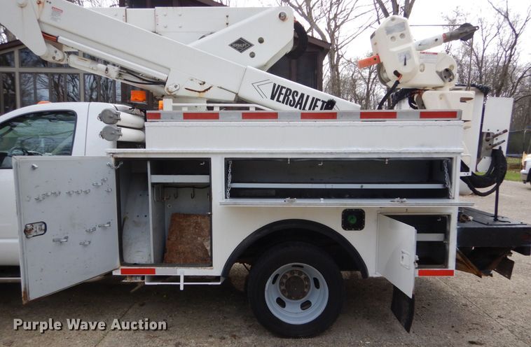 image for item GB9886 2008 Sterling 5500  bucket truck