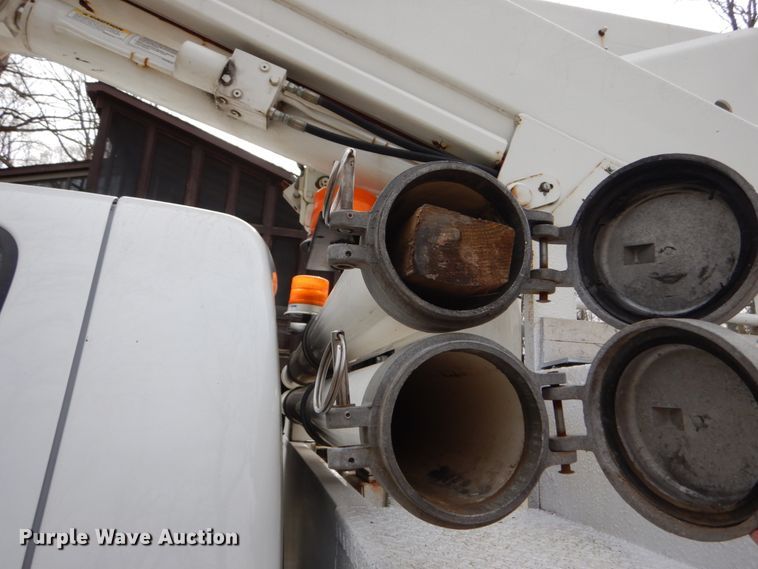 image for item GB9886 2008 Sterling 5500  bucket truck
