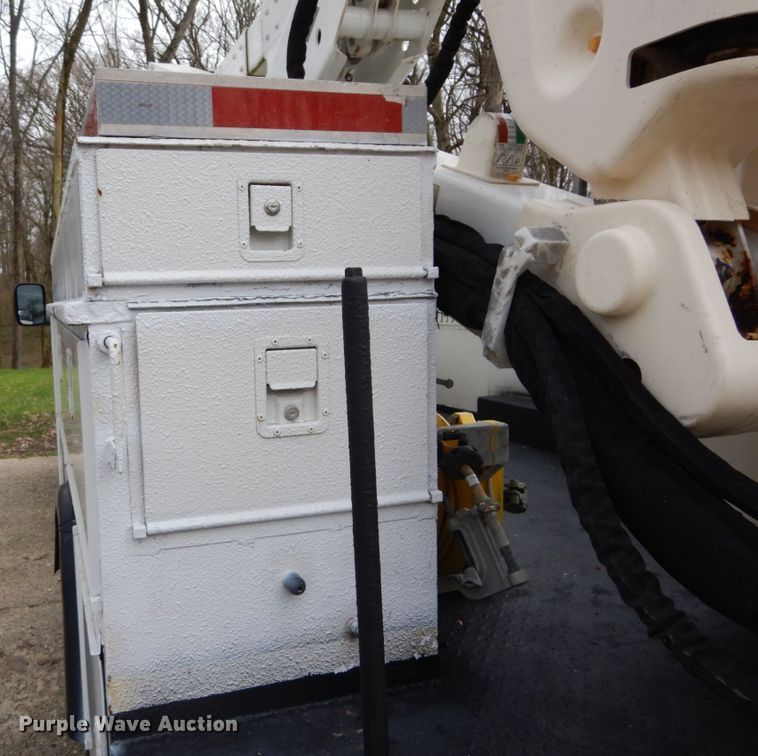 image for item GB9886 2008 Sterling 5500  bucket truck
