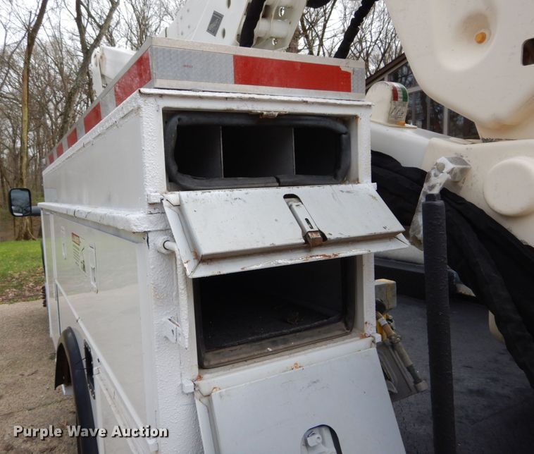 image for item GB9886 2008 Sterling 5500  bucket truck