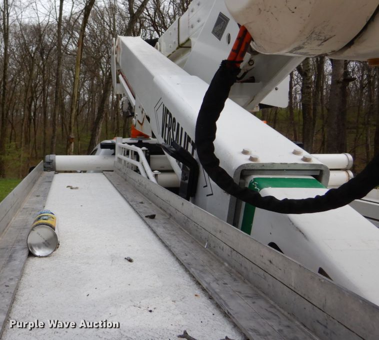 image for item GB9886 2008 Sterling 5500  bucket truck