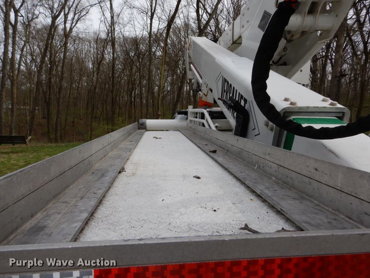 image for item GB9886 2008 Sterling 5500  bucket truck