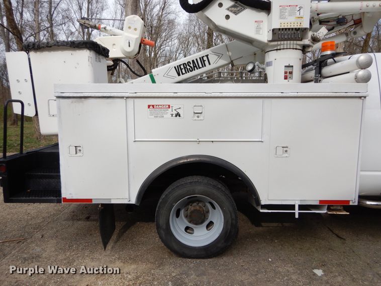 image for item GB9886 2008 Sterling 5500  bucket truck