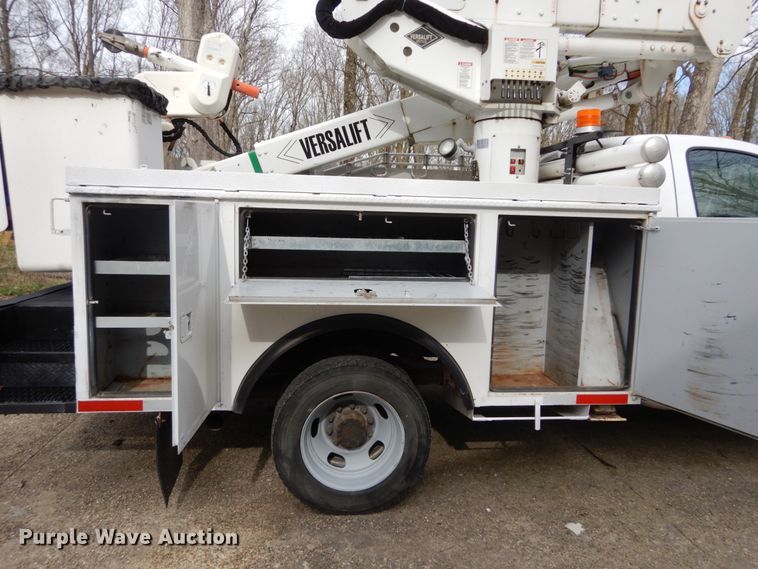 image for item GB9886 2008 Sterling 5500  bucket truck