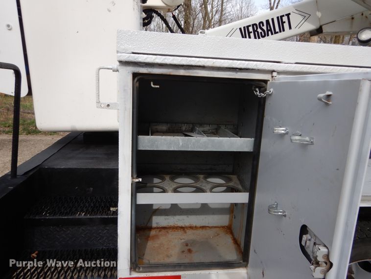 image for item GB9886 2008 Sterling 5500  bucket truck