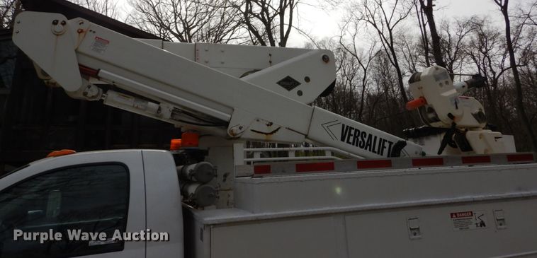 image for item GB9886 2008 Sterling 5500  bucket truck