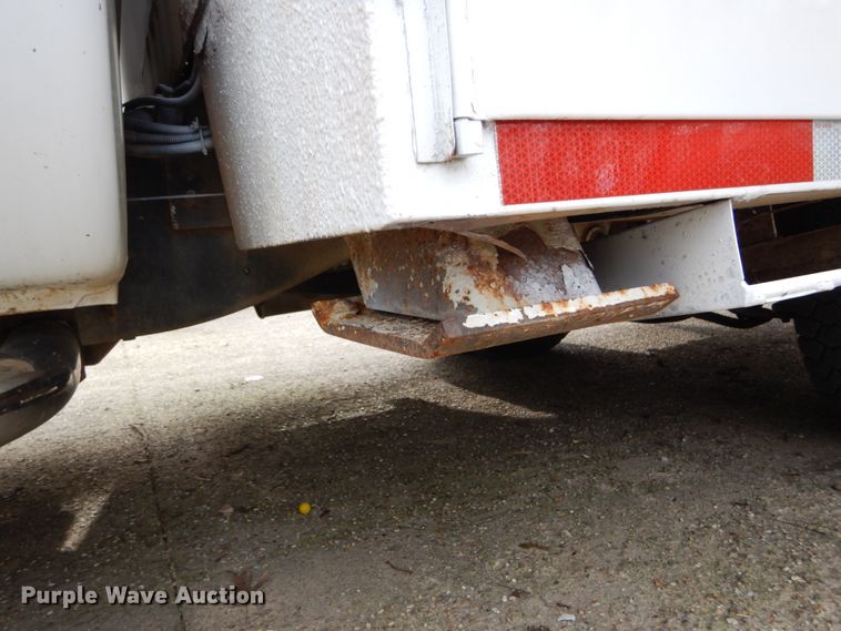 image for item GB9886 2008 Sterling 5500  bucket truck