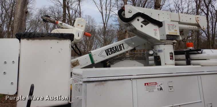 image for item GB9886 2008 Sterling 5500  bucket truck