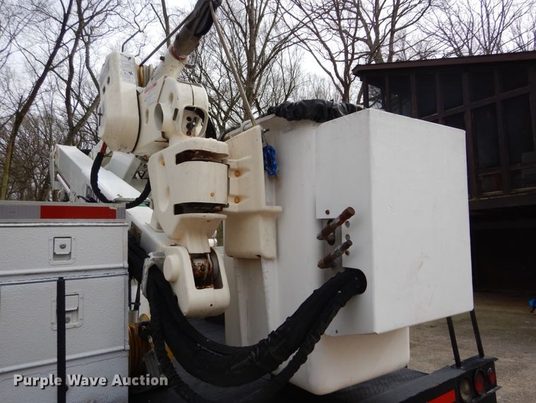 image for item GB9886 2008 Sterling 5500  bucket truck
