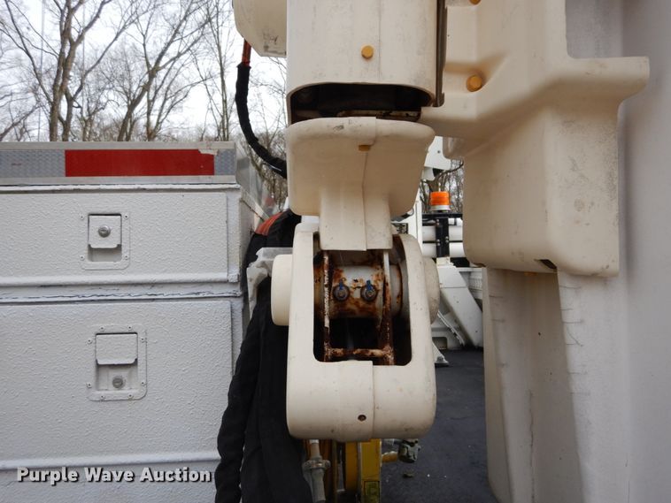 image for item GB9886 2008 Sterling 5500  bucket truck