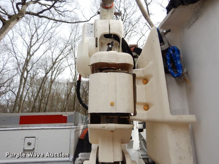 image for item GB9886 2008 Sterling 5500  bucket truck