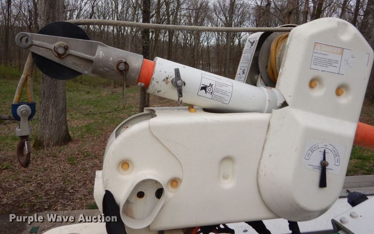image for item GB9886 2008 Sterling 5500  bucket truck