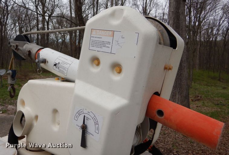 image for item GB9886 2008 Sterling 5500  bucket truck