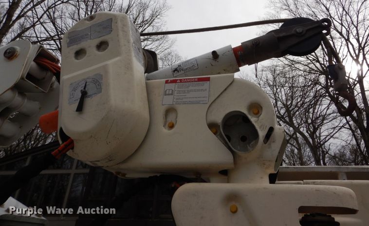 image for item GB9886 2008 Sterling 5500  bucket truck