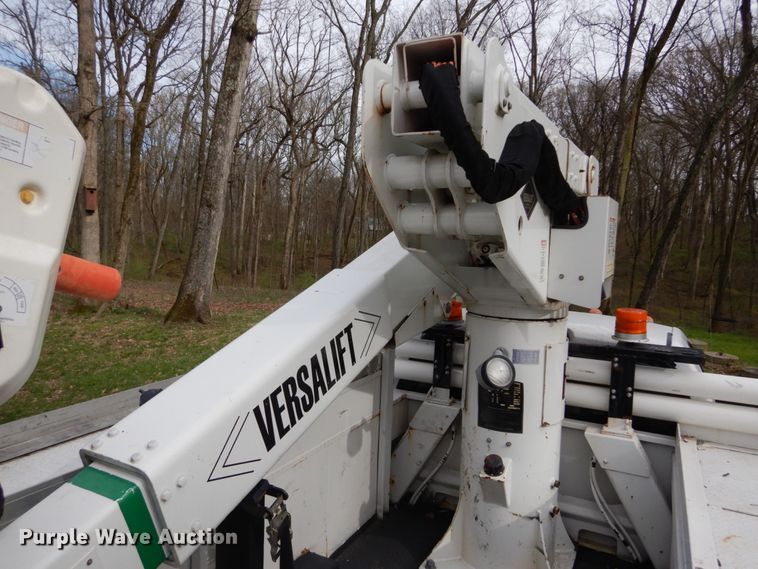 image for item GB9886 2008 Sterling 5500  bucket truck