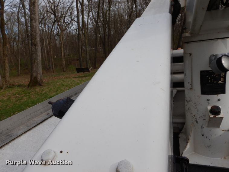image for item GB9886 2008 Sterling 5500  bucket truck