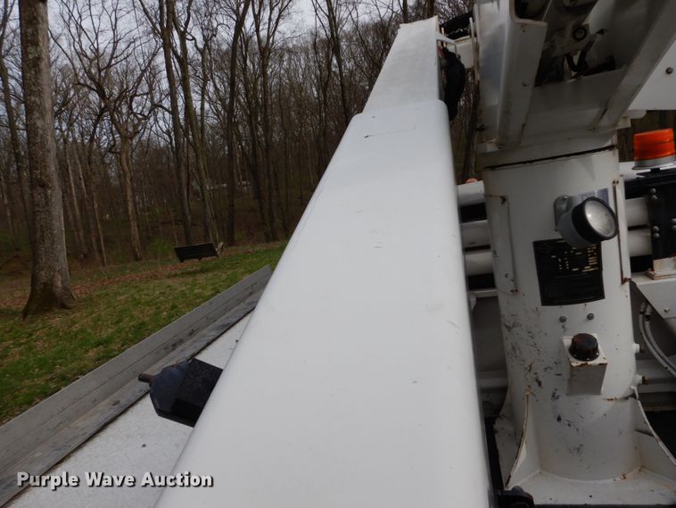 image for item GB9886 2008 Sterling 5500  bucket truck