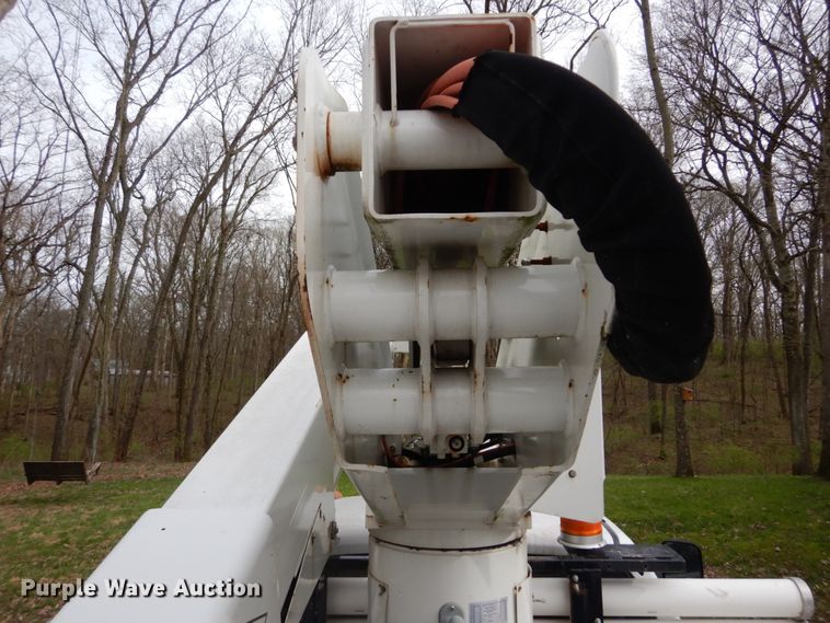 image for item GB9886 2008 Sterling 5500  bucket truck