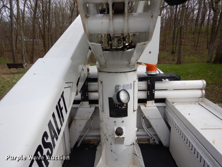 image for item GB9886 2008 Sterling 5500  bucket truck