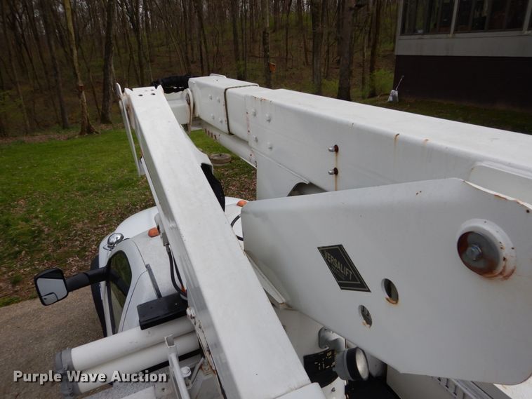 image for item GB9886 2008 Sterling 5500  bucket truck
