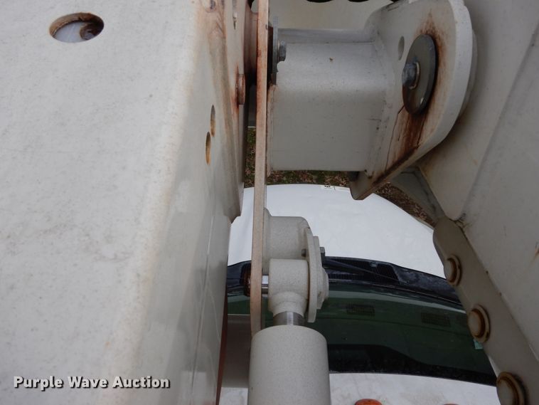image for item GB9886 2008 Sterling 5500  bucket truck