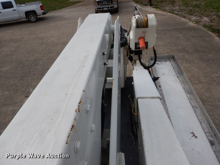image for item GB9886 2008 Sterling 5500  bucket truck