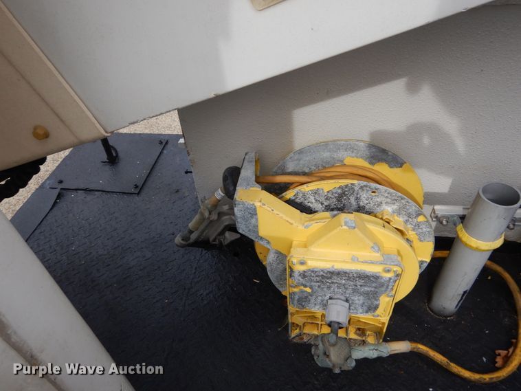 image for item GB9886 2008 Sterling 5500  bucket truck