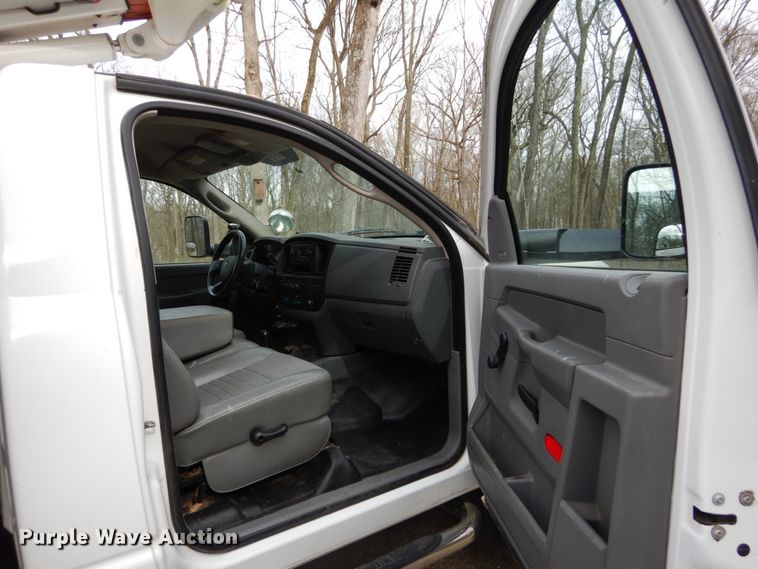 image for item GB9886 2008 Sterling 5500  bucket truck