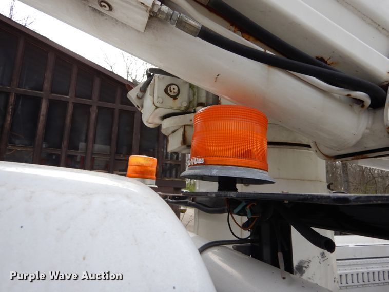 image for item GB9886 2008 Sterling 5500  bucket truck