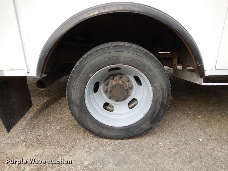 image for item GB9886 2008 Sterling 5500  bucket truck