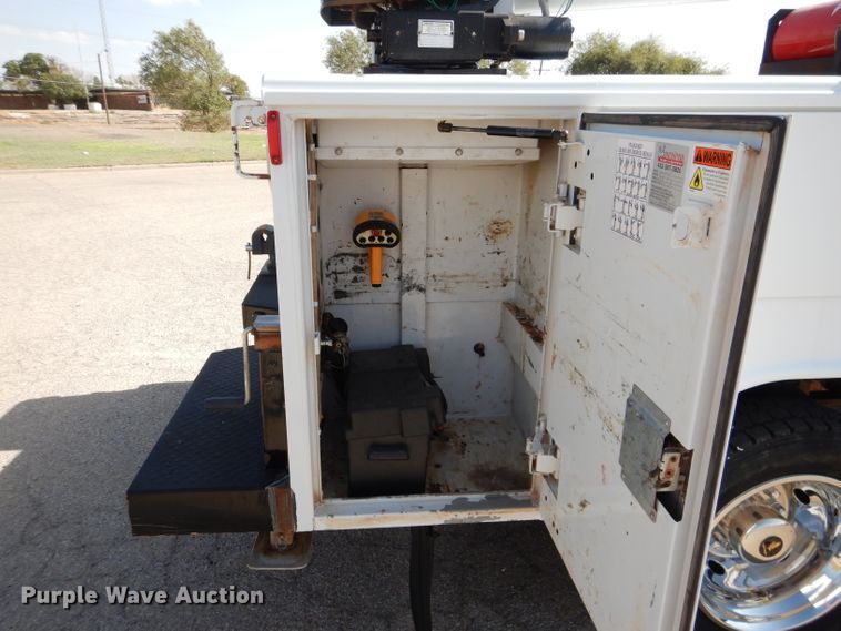 image for item HC9134 2013 Ford F450 Super Duty  utility truck with crane