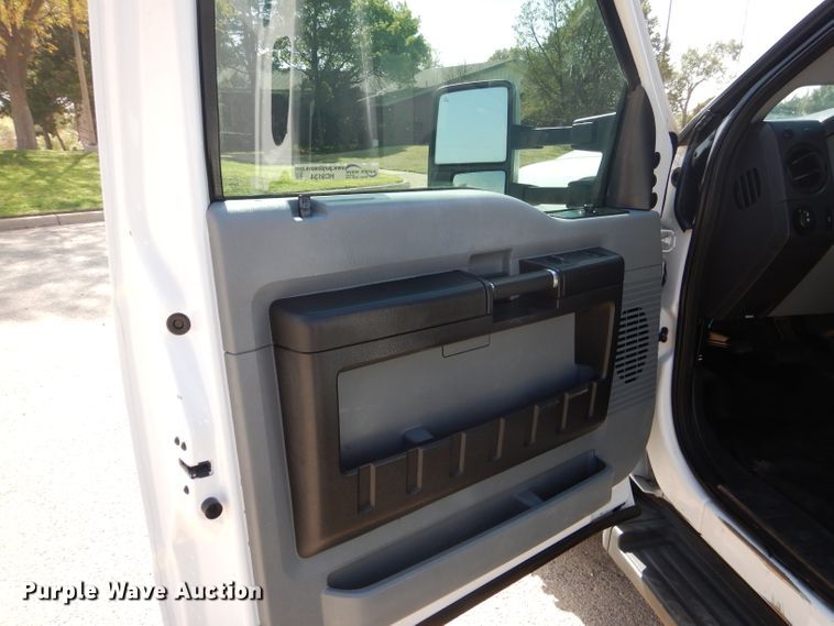 image for item HC9134 2013 Ford F450 Super Duty  utility truck with crane