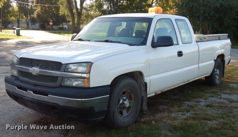 image for item HD9031 2003 Chevrolet Silverado 1500  Ext. Cab pickup truck