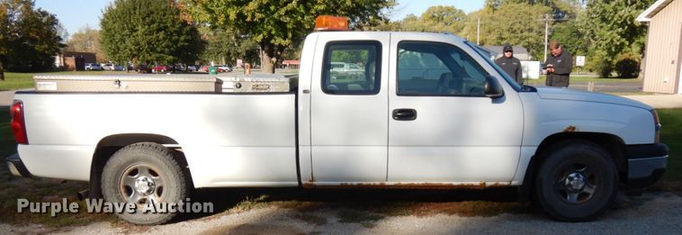 image for item HD9031 2003 Chevrolet Silverado 1500  Ext. Cab pickup truck