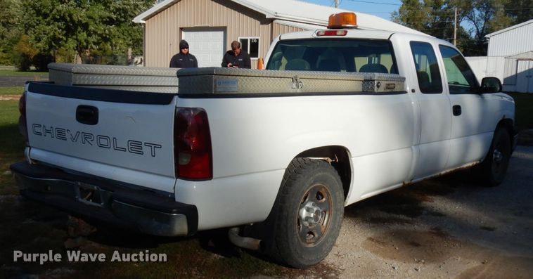 image for item HD9031 2003 Chevrolet Silverado 1500  Ext. Cab pickup truck