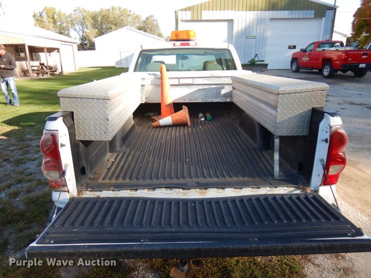 image for item HD9031 2003 Chevrolet Silverado 1500  Ext. Cab pickup truck