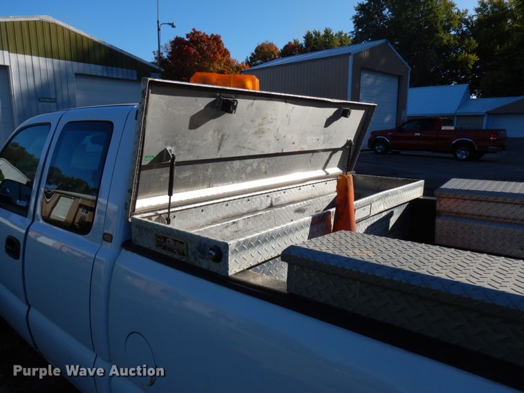 image for item HD9031 2003 Chevrolet Silverado 1500  Ext. Cab pickup truck