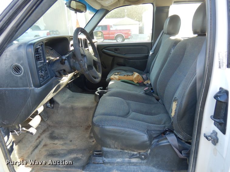 image for item HD9031 2003 Chevrolet Silverado 1500  Ext. Cab pickup truck