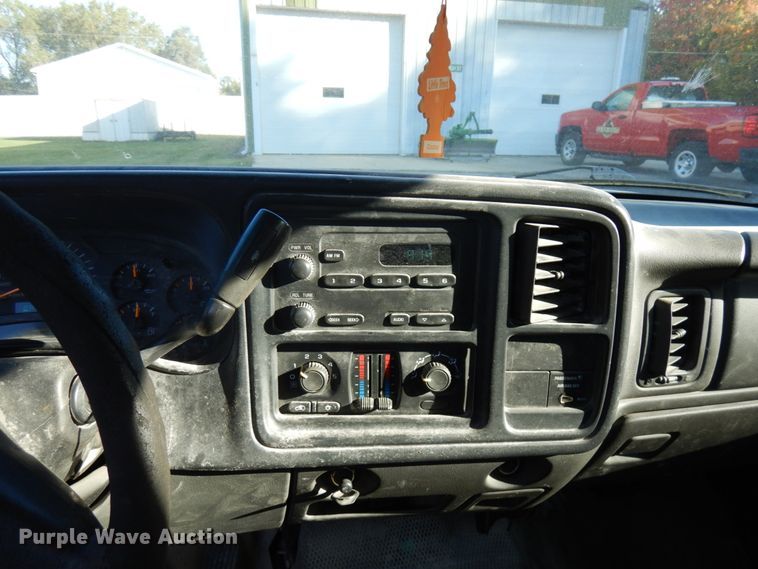 image for item HD9031 2003 Chevrolet Silverado 1500  Ext. Cab pickup truck