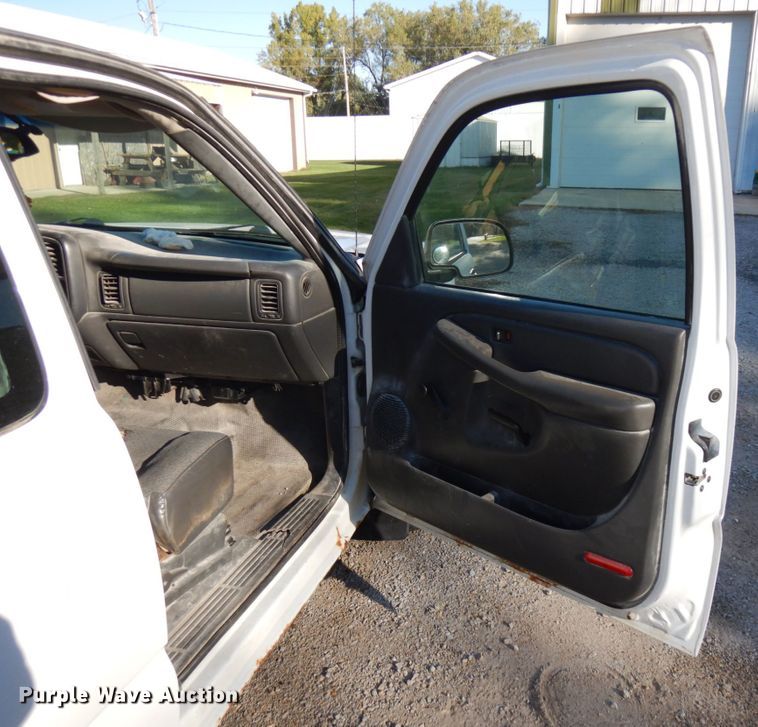 image for item HD9031 2003 Chevrolet Silverado 1500  Ext. Cab pickup truck