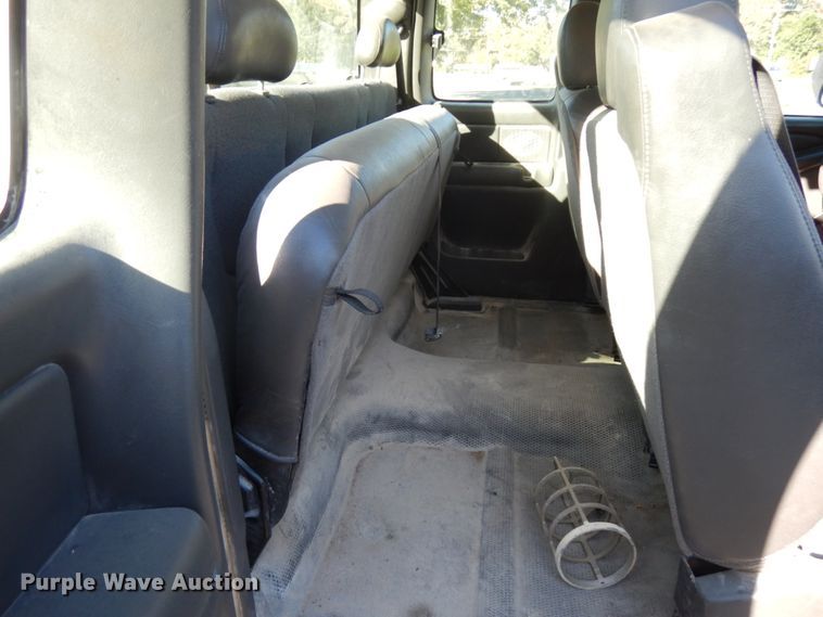 image for item HD9031 2003 Chevrolet Silverado 1500  Ext. Cab pickup truck