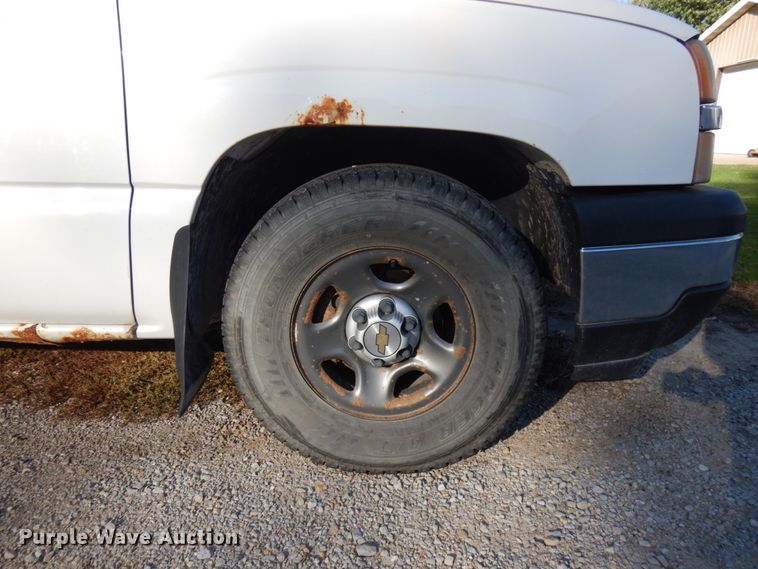 image for item HD9031 2003 Chevrolet Silverado 1500  Ext. Cab pickup truck